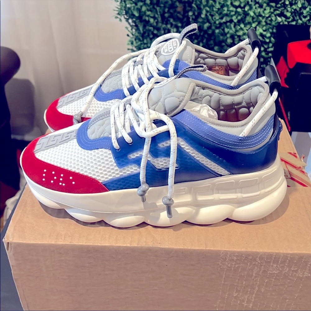 Versace chain reactions